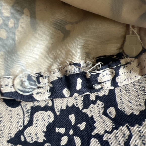 S.L.B.Vintage Silk Floral Print Sz 10 Pants in Beige / Black Capri Inseam: 25" - Picture 5 of 10